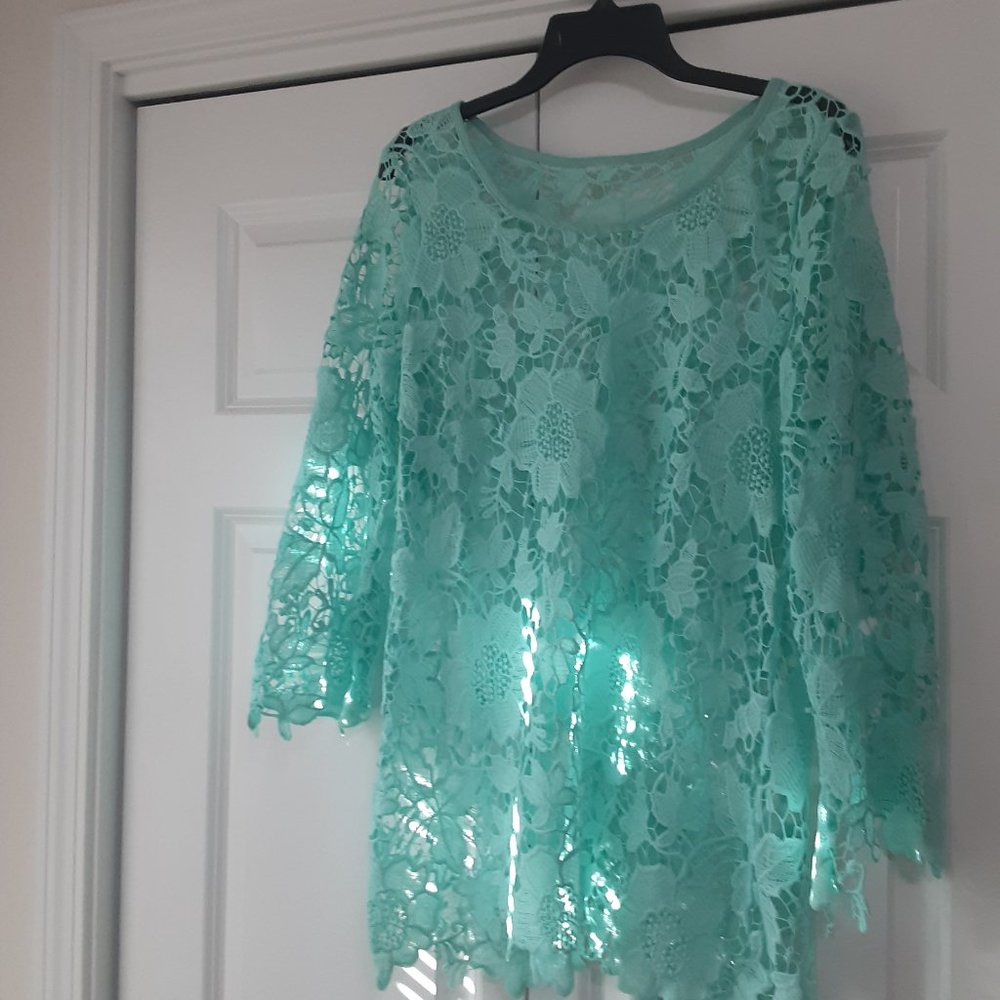 Small Light teal cotton blend lace tunic top and camisole.  .